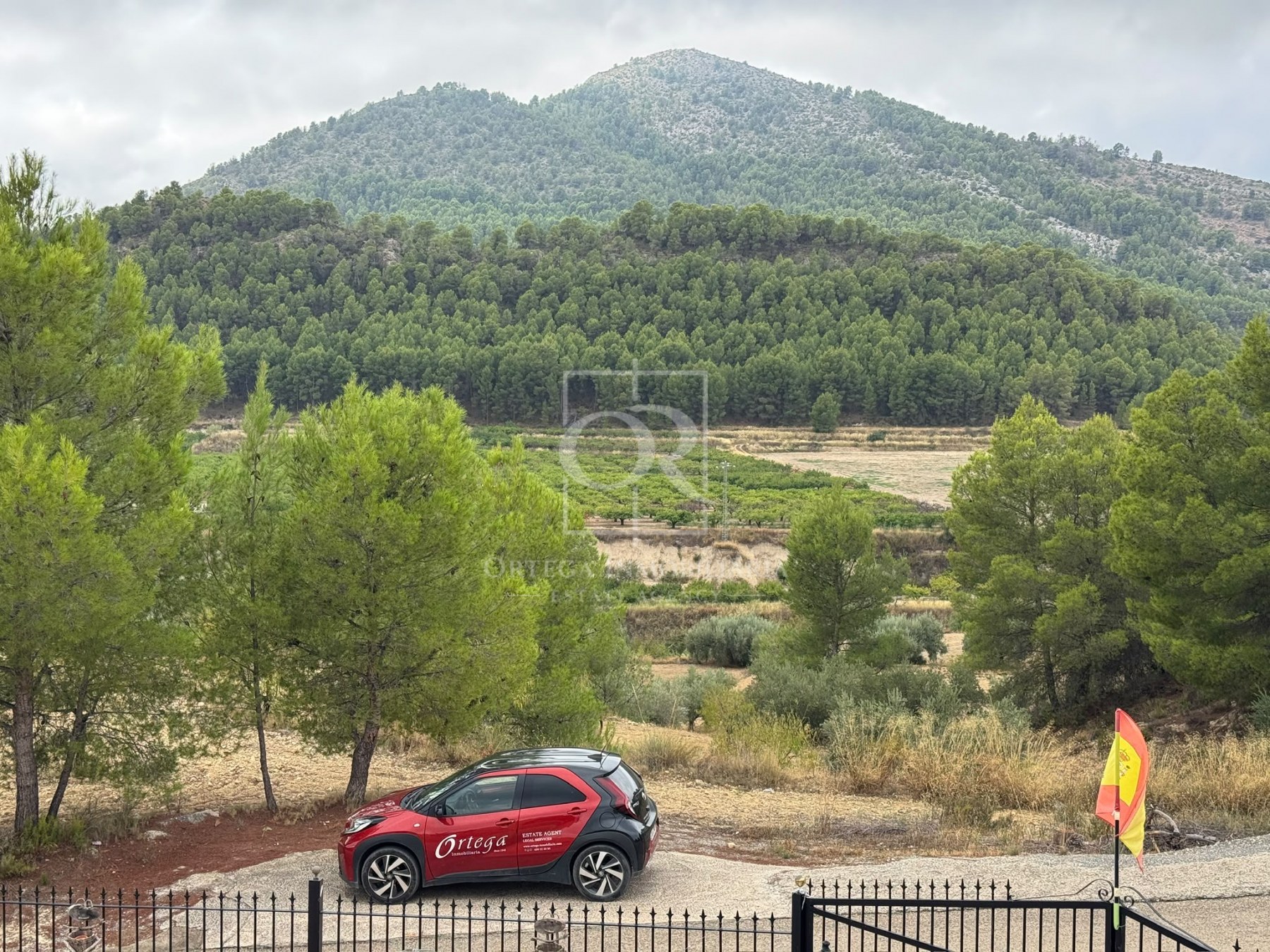 Casa de campo con piscina y vistas a la montaña en Cehegín