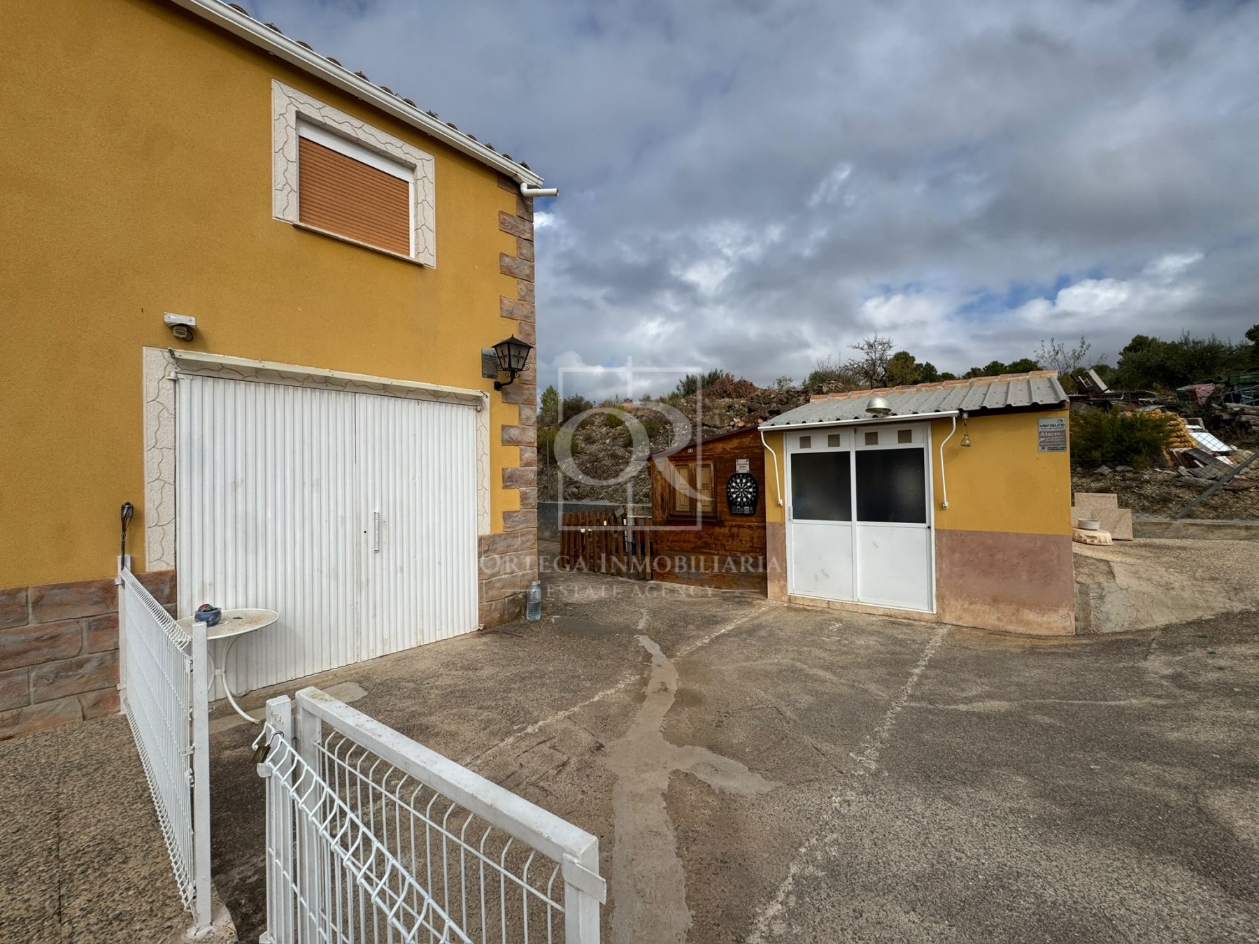 Casa de campo con piscina y vistas a la montaña en Cehegín